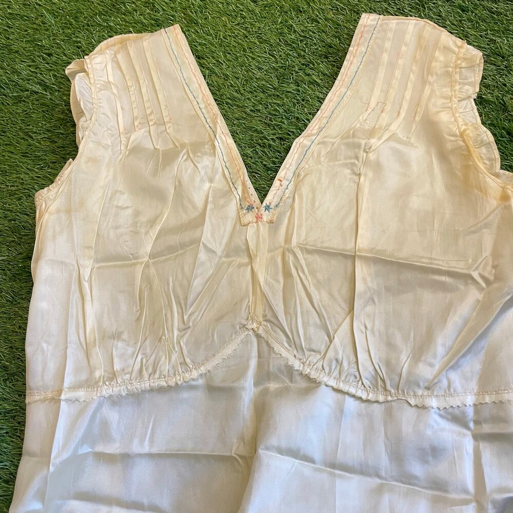Vtg 1940s Ivory Rayon Taffeta Nightgown Hostess Gown Diamond Midriff Ruffle 40s - Picture 9 of 16